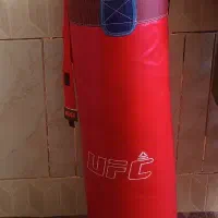 کیسه بوکس ویک جفت دستکش