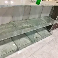 ویترین شیشه ایی