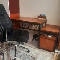 صندلی اداری چرخ دار و میز مطالعه
