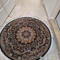 دو عددفرش گرد یک در یک زمینه سورمه ای مشهد|فرش|کرج, کوی کارمندان شمالی|دیوار