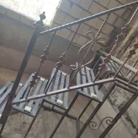 پنجره و پله آهنی