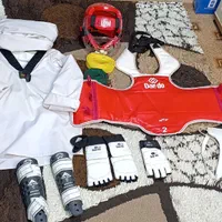 لباس و کلاه و نقاب و هوگو وبقیه وسایل تکواندو