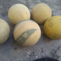 توپ فوتبال و والیبال