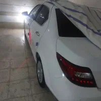 دنا پلاس ۶ دنده صفر  در پارکینگ