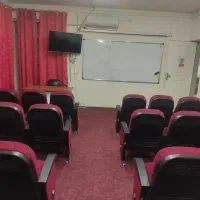 اجاره فضای آموزشی و سالن بزرگ|اجارهٔ کوتاهمدت دفتر کار و فضای آموزشی|شیراز, ارم|دیوار