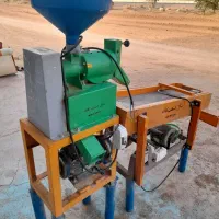 یک دستگاه برنج کوبی خانگی