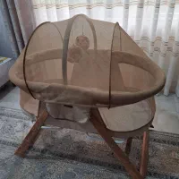 تخت گهواره شو کنار مادر