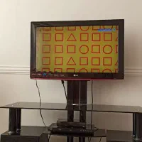 تلویزیون ۳۲ اینچ LG LCD و میز ترک به مارک آرچلیک