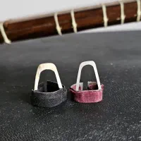 دو عدد مضراب سه تار جنس شاخ