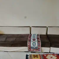 یک مبل شش نفره به همراه میز شیشه ای