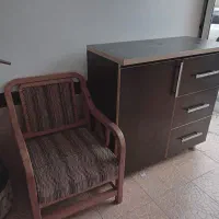 صندلی و کمد کابینتی