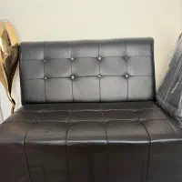 مبل دو‌نفره در حد نو