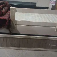 تخت مهمان و میزبان