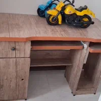 میز تحریر سالم