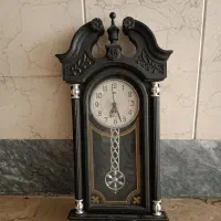 دو عدد ساعت دیواری