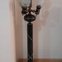 آباژورایستاده  کنارسالنی