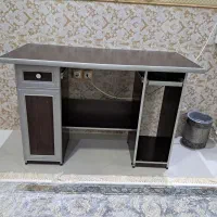 میز کامپیوتر درحد نو بدون هیچ زدگی یاخرابی