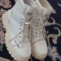 بوت سفید|کیف، کفش، کمربند|ایذه, |دیوار