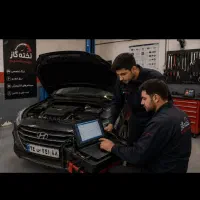 کارگر دست به آچار یا کاربلد جهت کار در تنظیم موتور