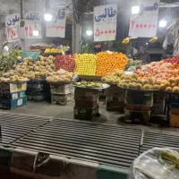 کارگر میوه فروشی
