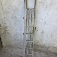 جلو پنجره ی پاترول