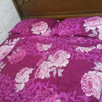 تخت خواب دو نفره هست