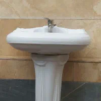 روشویی و پایه همراه شیر مخلوط