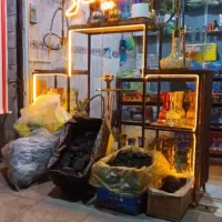 ویترین پشت شیشه