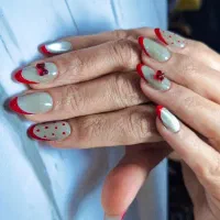 کاشت و ترمیم ناخن در ملک شهر