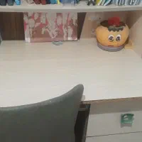 میز تحریر وتخت