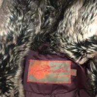 بارونی پالتو وکت|لباس|اندیشه, اندیشه فاز ۴|دیوار