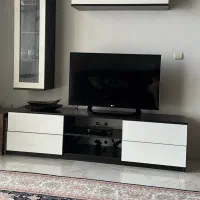 میز تلوزیون هایگلاس و ام دی اف سه تیکه نو و سالم