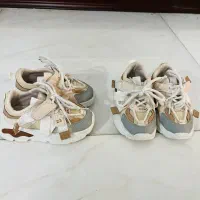 تعدادی کتونی بچگانه