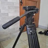 سه پایه فیلمبرداری با چرخ