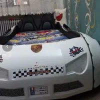 تخت خواب با تشک، کمد، ویترین و کتابخانه