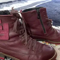 یک جفت پوتین چرم اصل