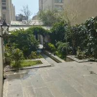 700مترمستغلات**در3طبقه ونیم تاپ لوکیشن **