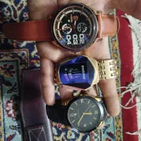 ساعت مچی و تعدادی وکالا