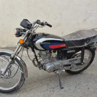 یک دستگاه موتور سیکلت هندا مدل 90