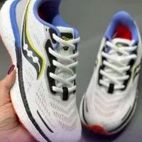 کتونی اصل و اورجینال سفید