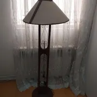 آباژور ایستاده سالم