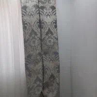 کنار پرده طوسی