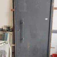درب آهنی نفر رو حیاط