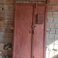 درب آهنی و درب چوبی