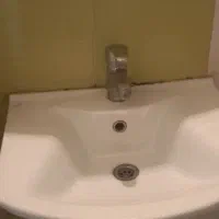 روشویی سنگی و آینه