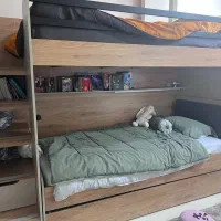 تخت دو طبفه جا دار مناسب کودکان و دارای چراغ خواب|تخت و صندلی بچه|اهواز, گلستان|دیوار