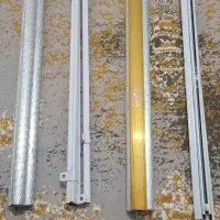 تعدادی میله پرده و میله زیر پرده ای سالم و تمیز