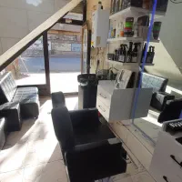 وسایل کامل ارایشگاه مردانه همراه مغازه ومشتری ثابت|آرایشگاه و سالنهای زیبایی|کرمانشاه, |دیوار
