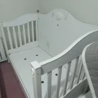 تخت نوزاد و کودک|تخت و صندلی بچه|کرج, شهرک جهان‌نما|دیوار