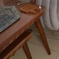 سه عدد عسلی و یک میز پذیرایی بزرگ
